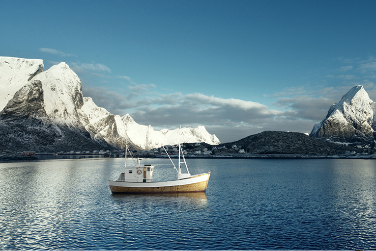 Speed boat on the ocean